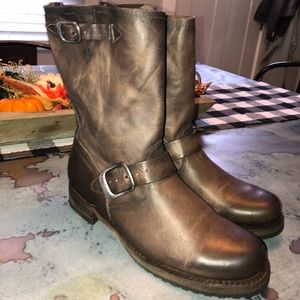 Women’s Frye Veronica Short size 7.5